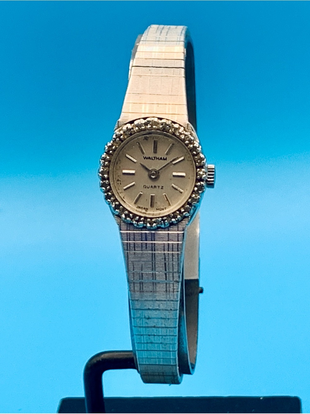 WALTHAM Women’s Vintage Quartz Wristwatch Crystal Bezel Japan Mvt Works New Batt